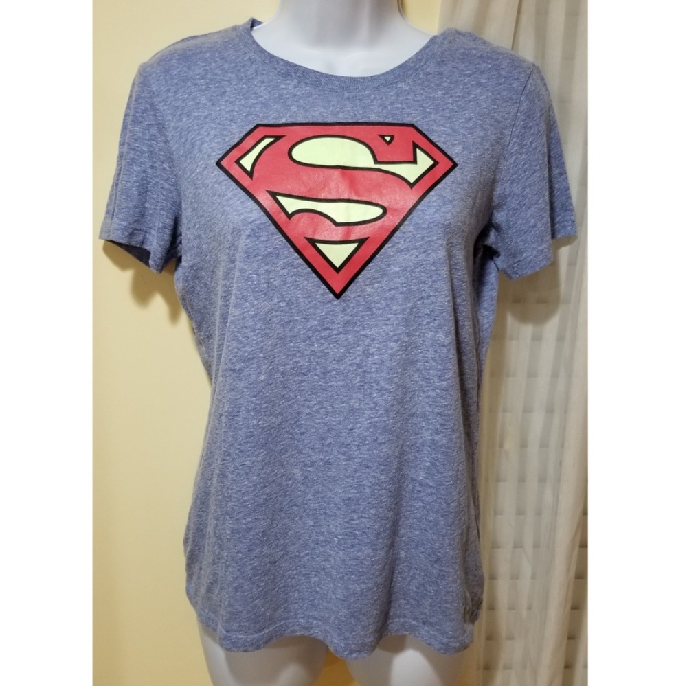 👗NWOT Under Amour Superman Shirt